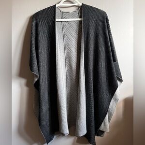 Lululemon Mandala wrap scarf reversible black/grey.